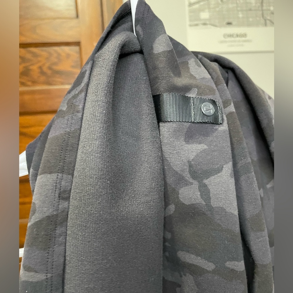 NWOT Lululemon Vinyasa Scarf black camo